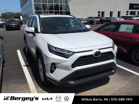Used 2023 Toyota RAV4 XLE Premium AWD/4WD image 5