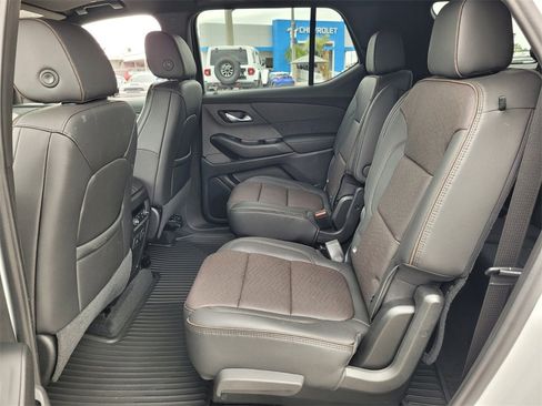 Used 2023 Chevrolet Traverse High Country image 17