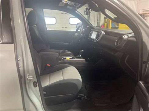 Used 2023 Toyota Tacoma TRD Off-Road image 23