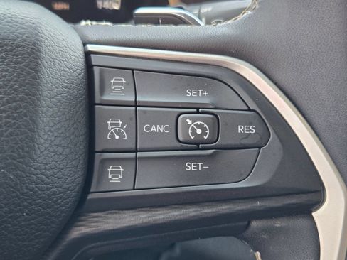 Used 2023 Jeep Grand Cherokee L Laredo w/ Luxury Tech Group I AWD/4WD image 28