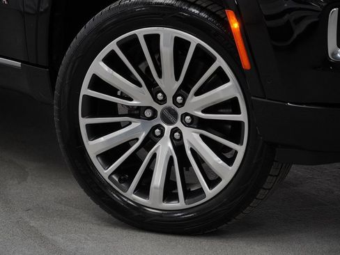 Certified 2024 Jeep Grand Wagoneer Series III w/ Rear Seat Video Group 1 image 5