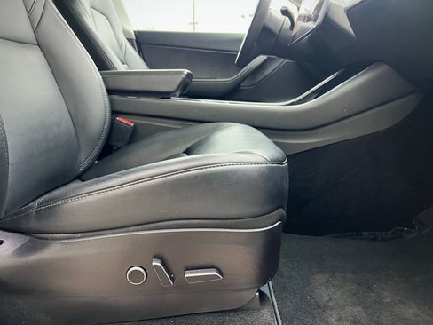 Used 2021 Tesla Model Y Long Range image 37