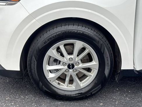 Used 2024 Kia Carnival LX FWD image 27