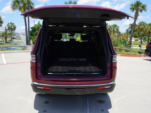 Used 2022 Jeep Grand Wagoneer Series III w/ Flexible Seating Group AWD/4WD image 42