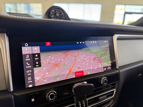 Used 2022 Porsche Macan S image 34