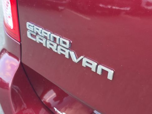 Used 2019 Dodge Grand Caravan SXT image 7