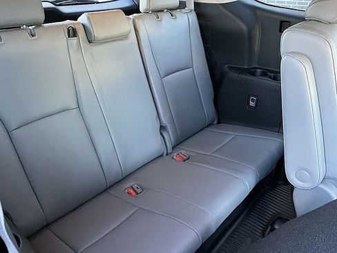 Used 2023 Toyota Highlander Limited image 20