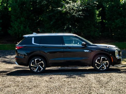 New 2025 Mitsubishi Outlander AWD image 10