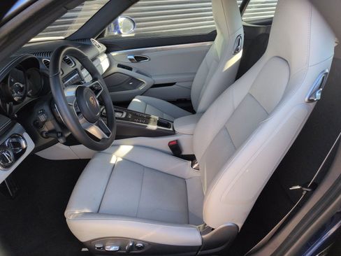 Certified 2025 Porsche 718 Cayman image 5