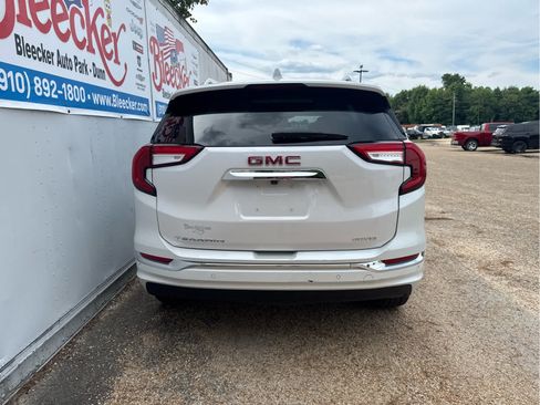 Used 2022 GMC Terrain Denali w/ Denali Premium Package AWD/4WD image 4