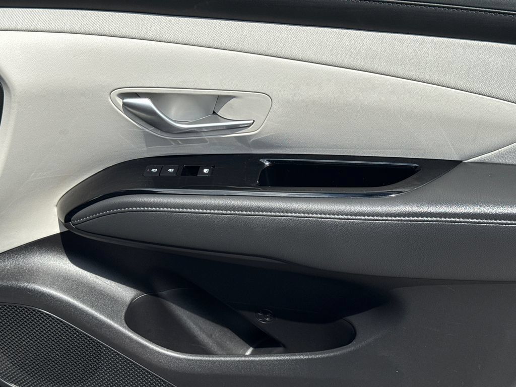 Used 2025 Hyundai Tucson Limited AWD/4WD image 14