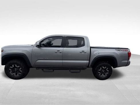 Used 2016 Toyota Tacoma TRD Off-Road AWD/4WD image 4