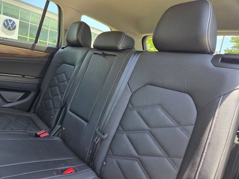 Used 2025 Volkswagen Atlas SE AWD/4WD image 24
