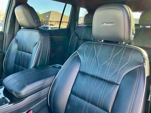 Used 2025 Buick Enclave Avenir w/ Super Cruise Package image 39