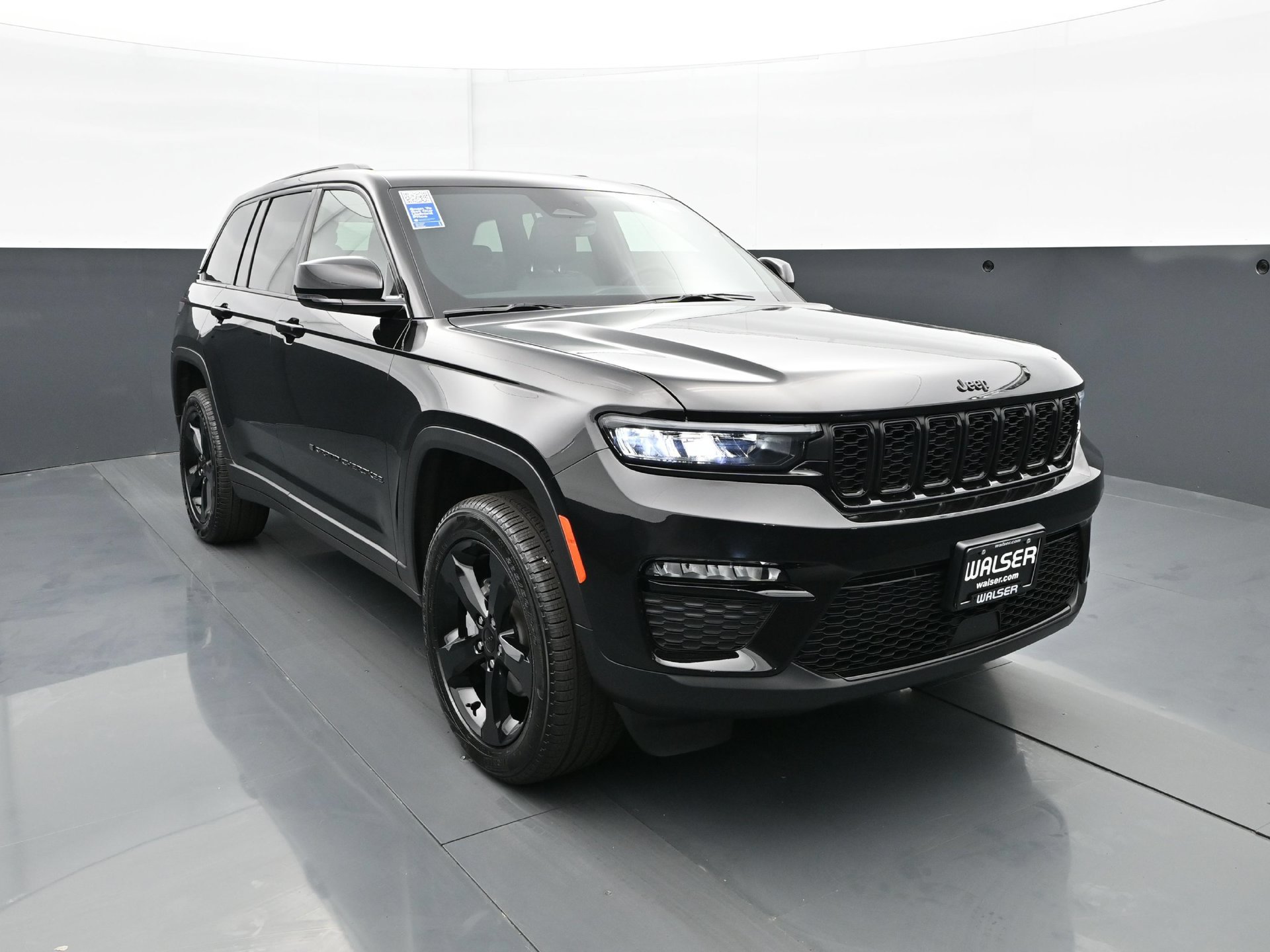 Used 2025 Jeep Grand Cherokee Limited w/ Black Appearance Package AWD/4WD image 11