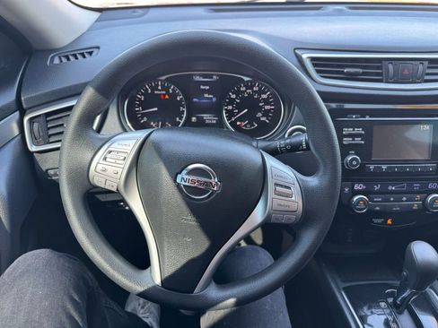 Used 2016 Nissan Rogue SV image 24