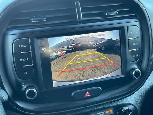 Used 2025 Kia Soul LX w/ LX Technology Package image 17