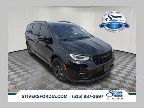 Used 2023 Chrysler Pacifica Touring-L w/ S Appearance Package AWD/4WD image 1
