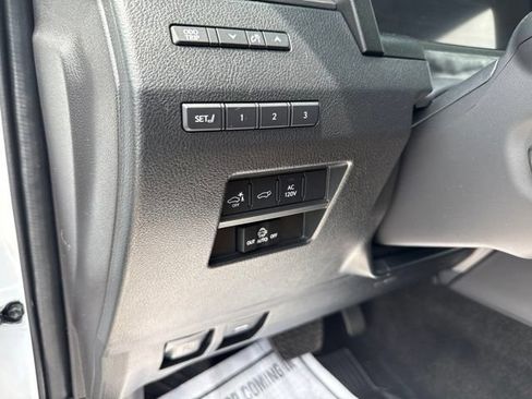Used 2024 Lexus GX 550 w/ Accessory Package (2T) AWD/4WD image 27