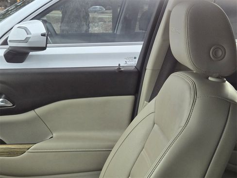 Used 2017 GMC Acadia Denali w/ Technology Package image 7