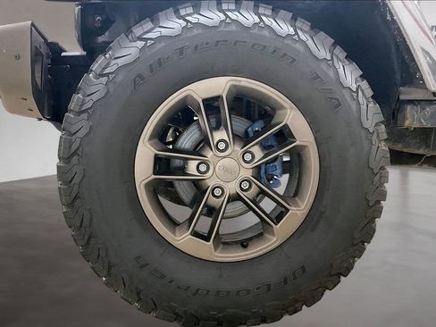 Used 2017 Jeep Wrangler Unlimited Sahara image 9