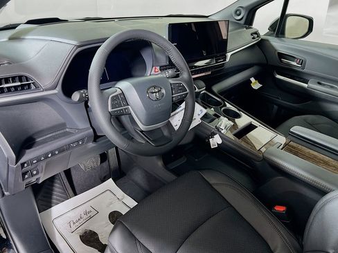 New 2026 Toyota Sienna Platinum AWD/4WD image 10