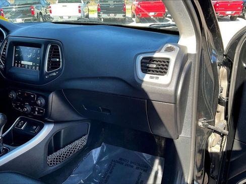 Used 2020 Jeep Compass Latitude w/ Popular Equipment Group image 16