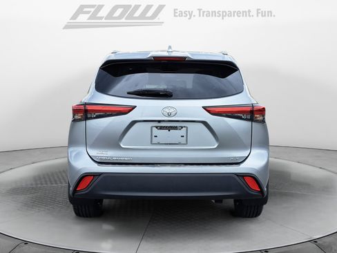 Used 2023 Toyota Highlander XLE FWD image 8