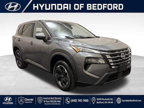 Used 2024 Nissan Rogue SV AWD/4WD image 3