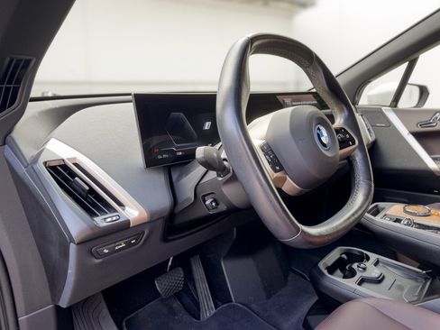 Used 2024 BMW iX xDrive50 w/ Premium Package AWD/4WD image 4