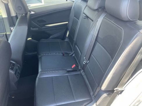 Used 2021 Volkswagen Tiguan SE image 14