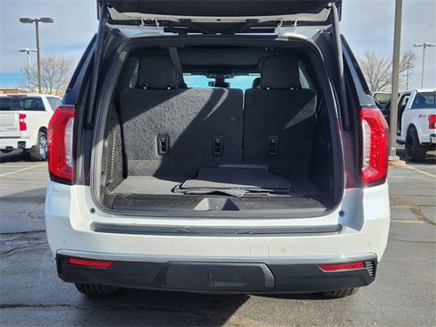 Used 2022 GMC Yukon SLT w/ SLT Premium Package image 14