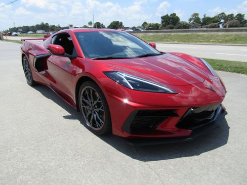 Used 2025 Chevrolet Corvette Stingray Premium Cpe w/ Z51 Performance Package RWD image 3