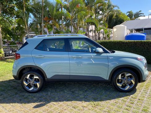 Used 2025 Hyundai Venue FWD image 26