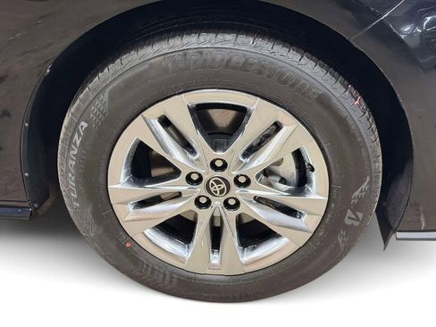 Used 2026 Toyota Sienna Limited AWD/4WD image 9