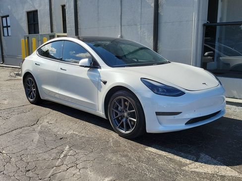 Used 2021 Tesla Model 3 Standard Range Plus RWD image 3