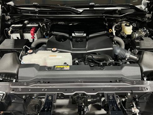 Used 2023 Toyota Tundra Platinum w/ Advanced Package image 43