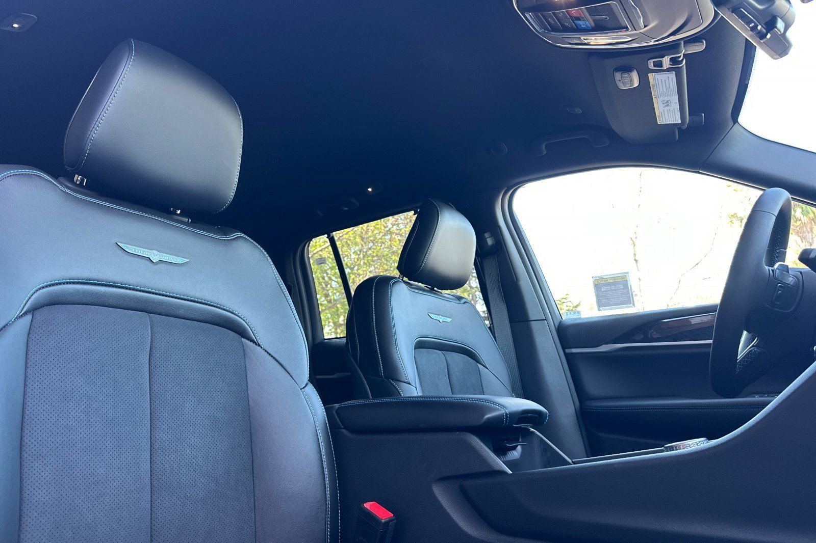 New 2023 Jeep Grand Cherokee Trailhawk w/ Advanced Protech Group II AWD/4WD image 16