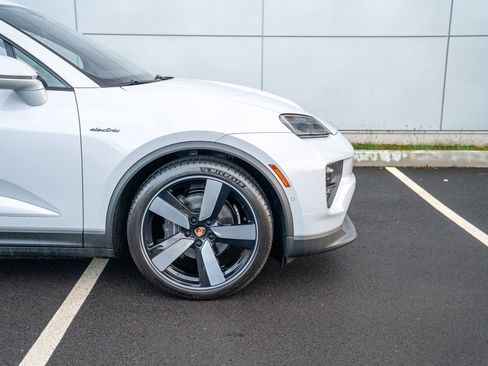New 2026 Porsche Macan 4 Electric image 9