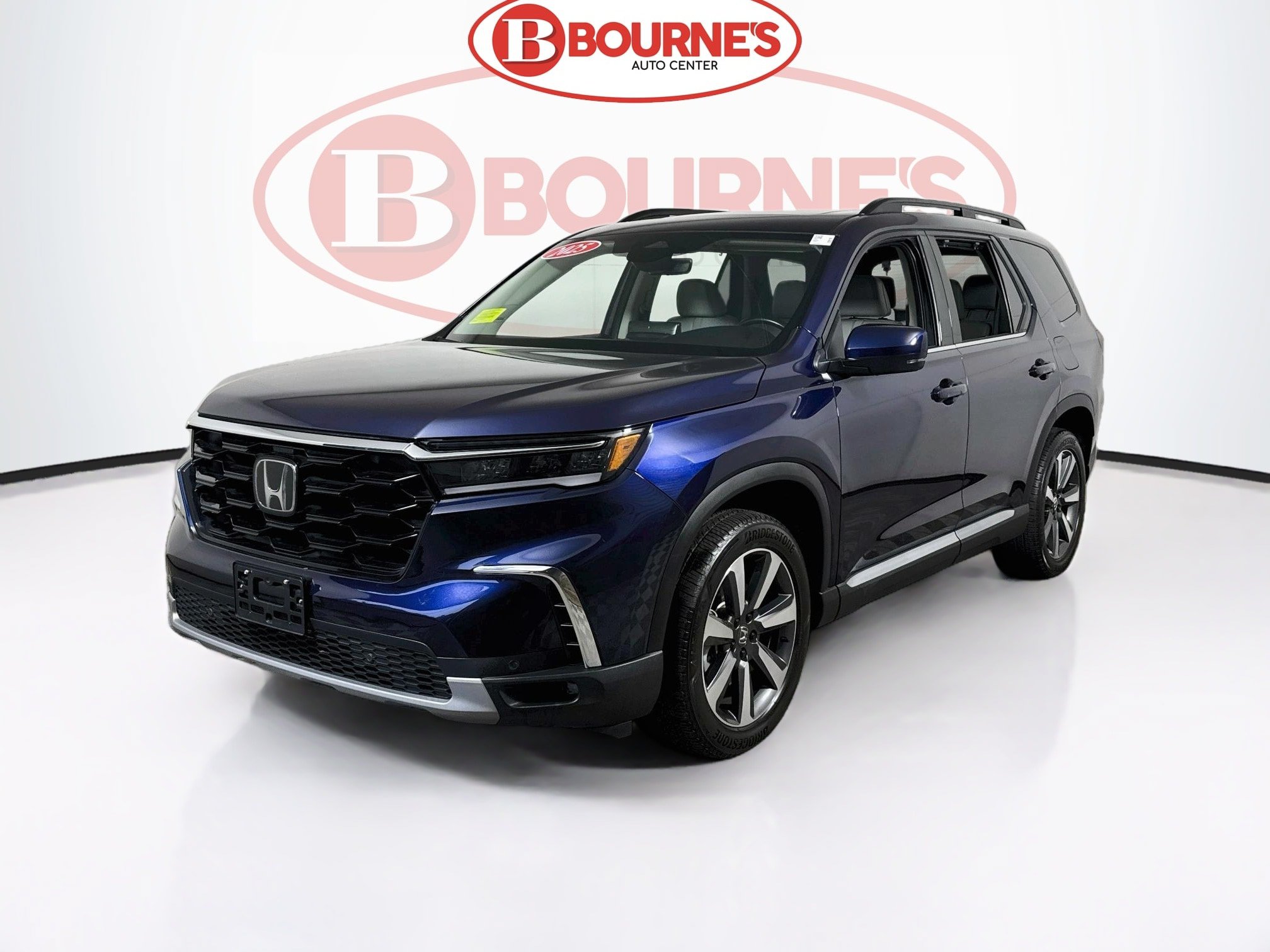 Used 2025 Honda Pilot Touring image 7