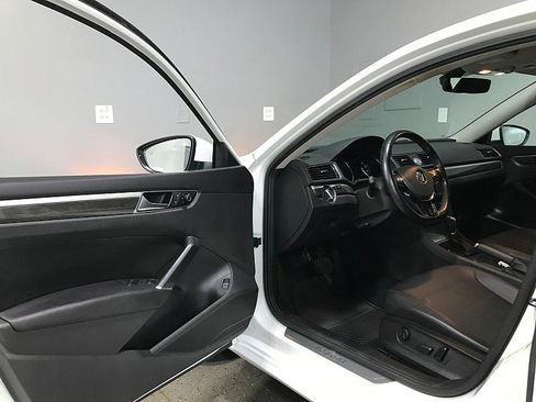 Used 2016 Volkswagen Passat 1.8T SE FWD image 9