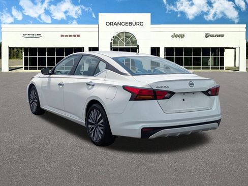 Used 2025 Nissan Altima 2.5 SV FWD image 6