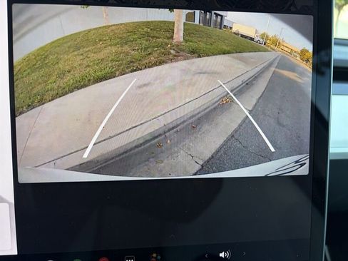 Used 2023 Tesla Model Y Performance AWD/4WD image 27