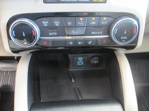 Used 2022 Ford Escape SEL w/ Technology Package image 38