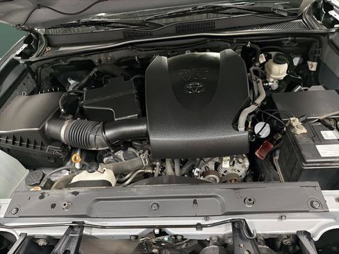 Used 2021 Toyota Tacoma SR5 RWD image 27
