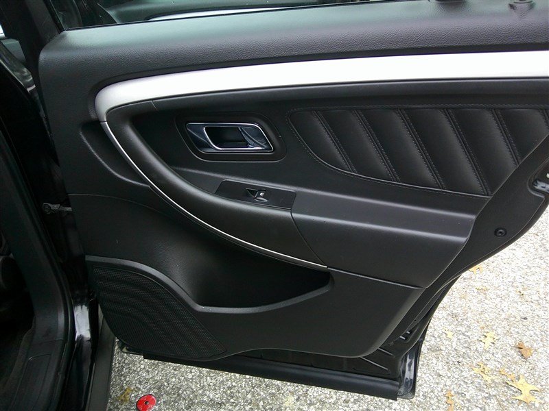 Used 2018 Ford Taurus SEL FWD image 18