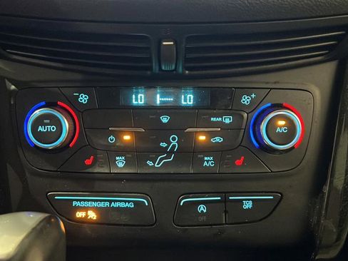 Used 2017 Ford Escape Titanium image 28