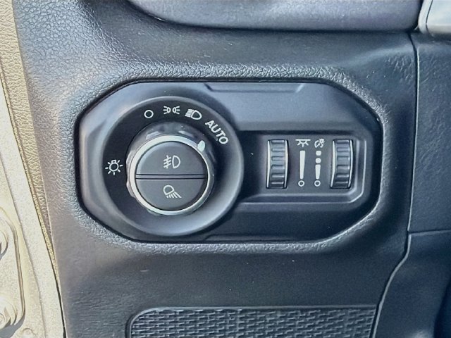Used 2021 Jeep Gladiator Mojave w/ Cold Weather Group AWD/4WD image 11