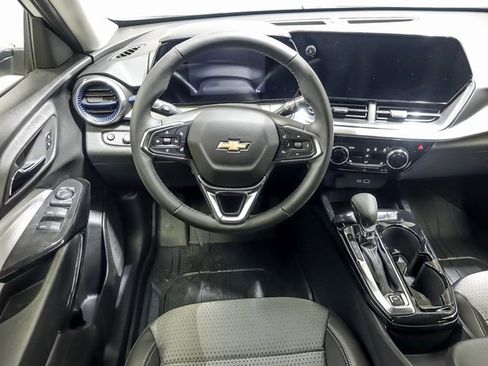 New 2026 Chevrolet Trax LT image 12