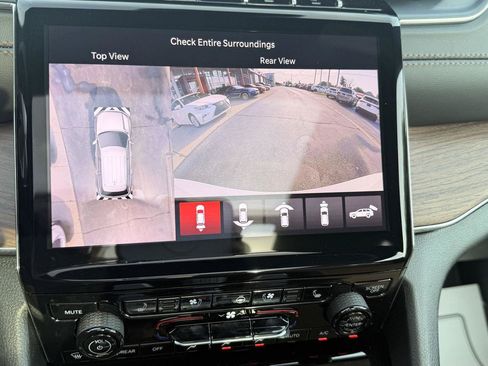 Used 2025 Jeep Grand Cherokee Summit AWD/4WD image 47